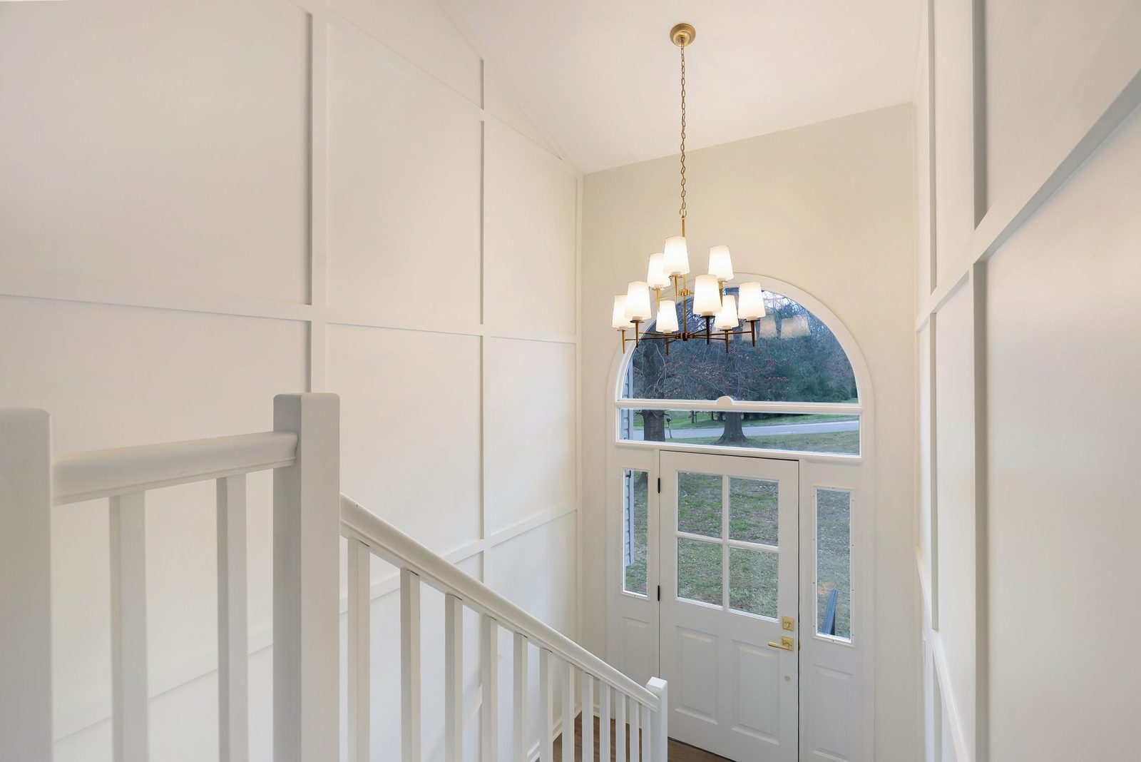 Finish Carpentry: Vaulted foyer & staircase — Franklin — KDC Construction, Middle Tennessee